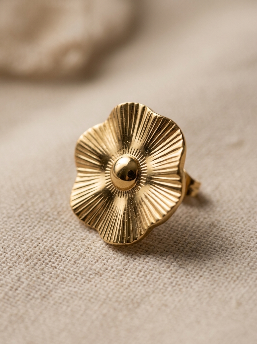Soleil Flower Studs alt